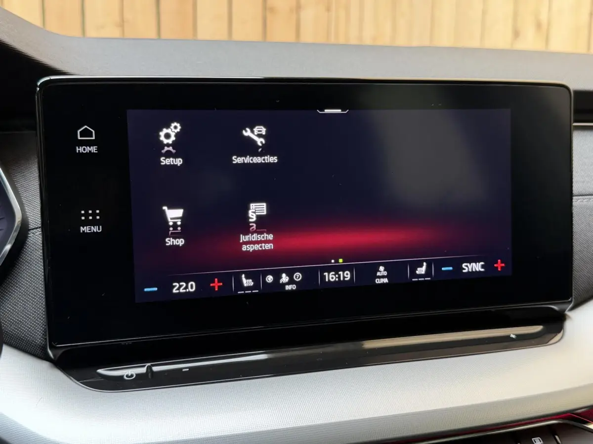 1.0 TSI Business Edition Plus Apple CarPlay/Android Auto | Adaptieve cruise control | Dode hoek detectie | LED koplampen | Navigatiesysteem | Stoel en stuurwielverwarming | Parkeersensoren v