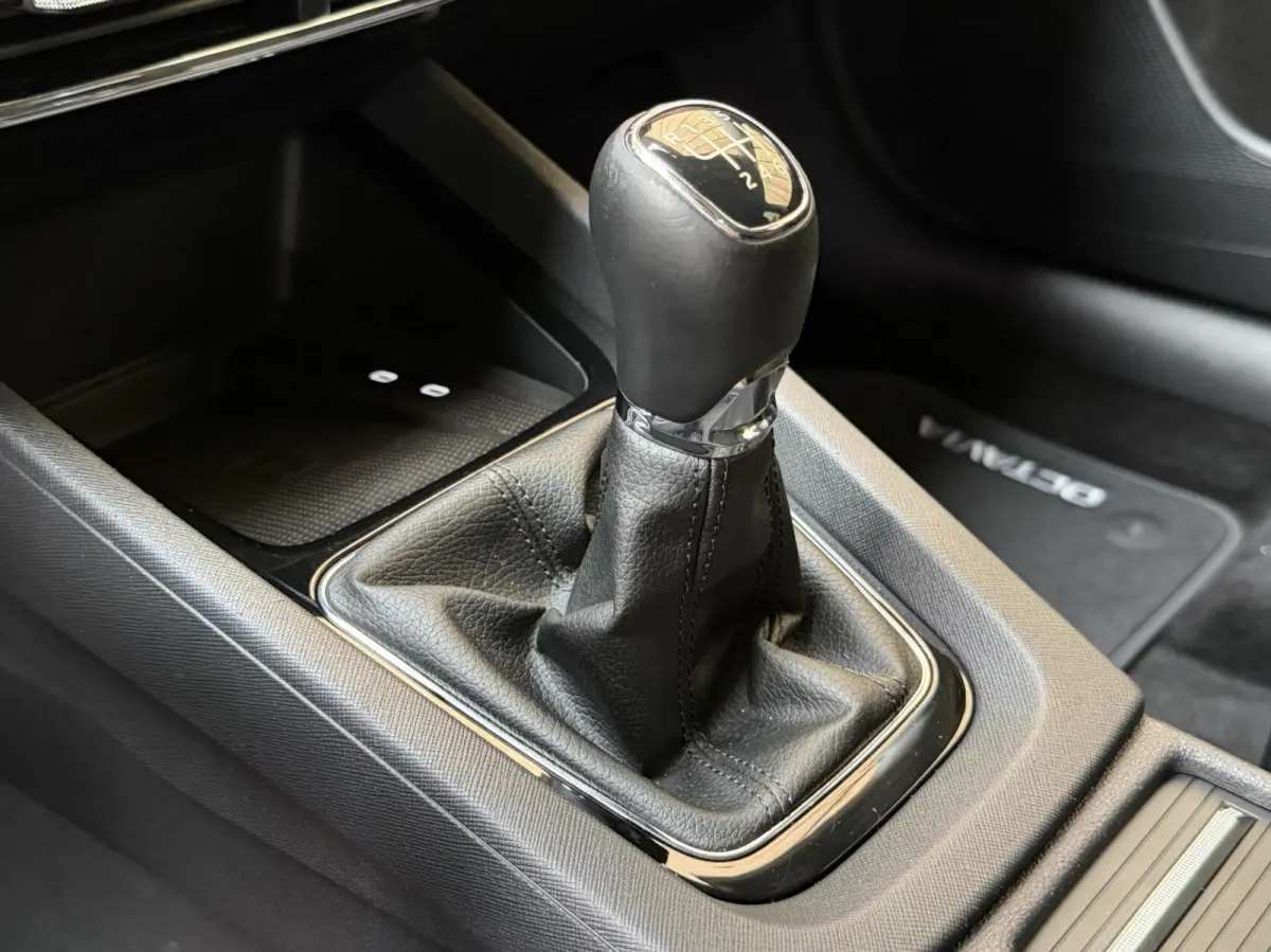 1.0 TSI Business Edition Plus Apple CarPlay/Android Auto | Adaptieve cruise control | Dode hoek detectie | LED koplampen | Navigatiesysteem | Stoel en stuurwielverwarming | Parkeersensoren v