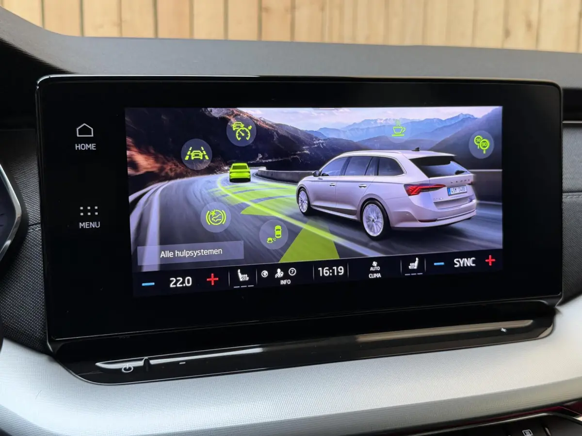 1.0 TSI Business Edition Plus Apple CarPlay/Android Auto | Adaptieve cruise control | Dode hoek detectie | LED koplampen | Navigatiesysteem | Stoel en stuurwielverwarming | Parkeersensoren v