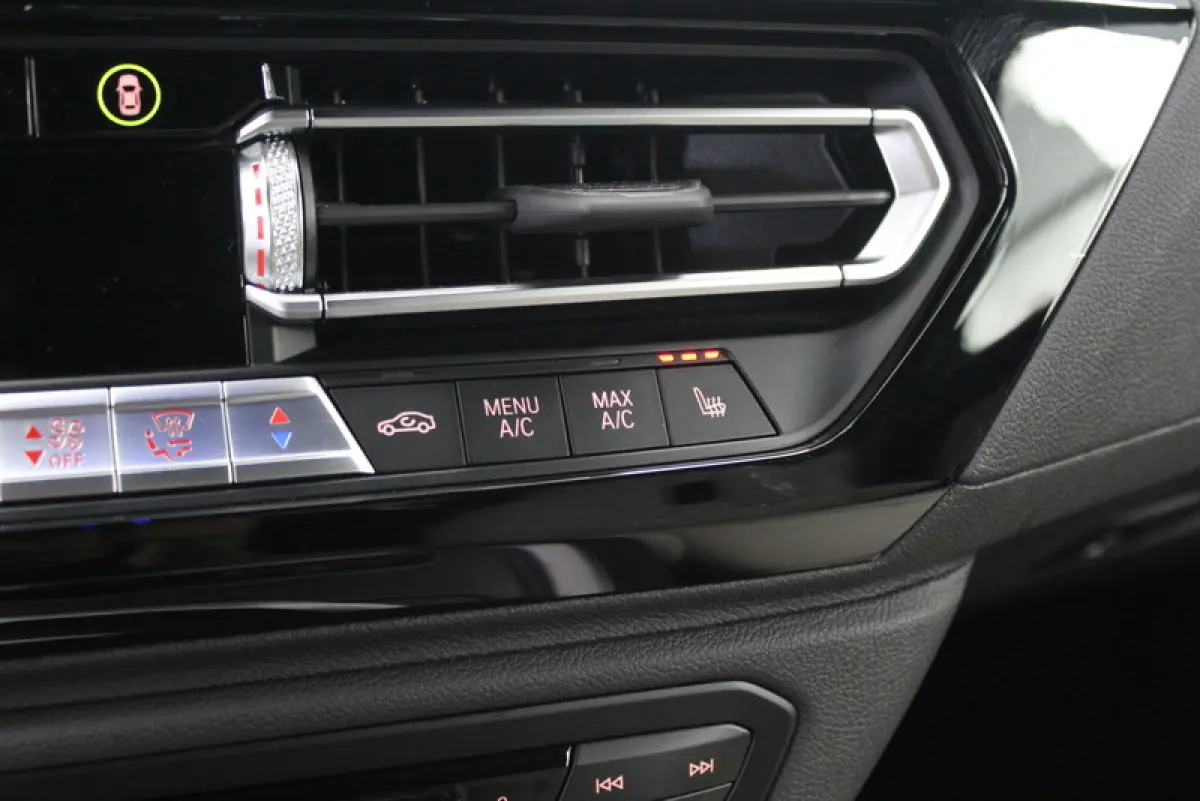 sDrive30i | 259PK | Mat Grijs (Frozen Grey II) | M-Sport | Nederlandse auto | Leder Elfenbeinweiss | HUD