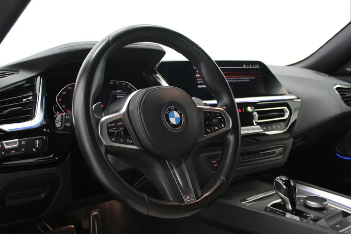 sDrive30i | 259PK | Mat Grijs (Frozen Grey II) | M-Sport | Nederlandse auto | Leder Elfenbeinweiss | HUD