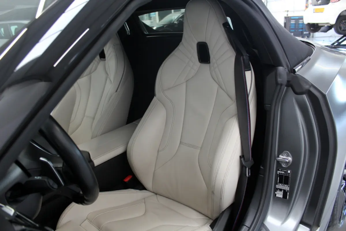 sDrive30i | 259PK | Mat Grijs (Frozen Grey II) | M-Sport | Nederlandse auto | Leder Elfenbeinweiss | HUD