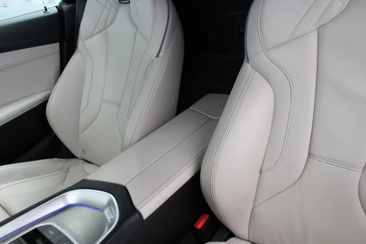 sDrive30i | 259PK | Mat Grijs (Frozen Grey II) | M-Sport | Nederlandse auto | Leder Elfenbeinweiss | HUD