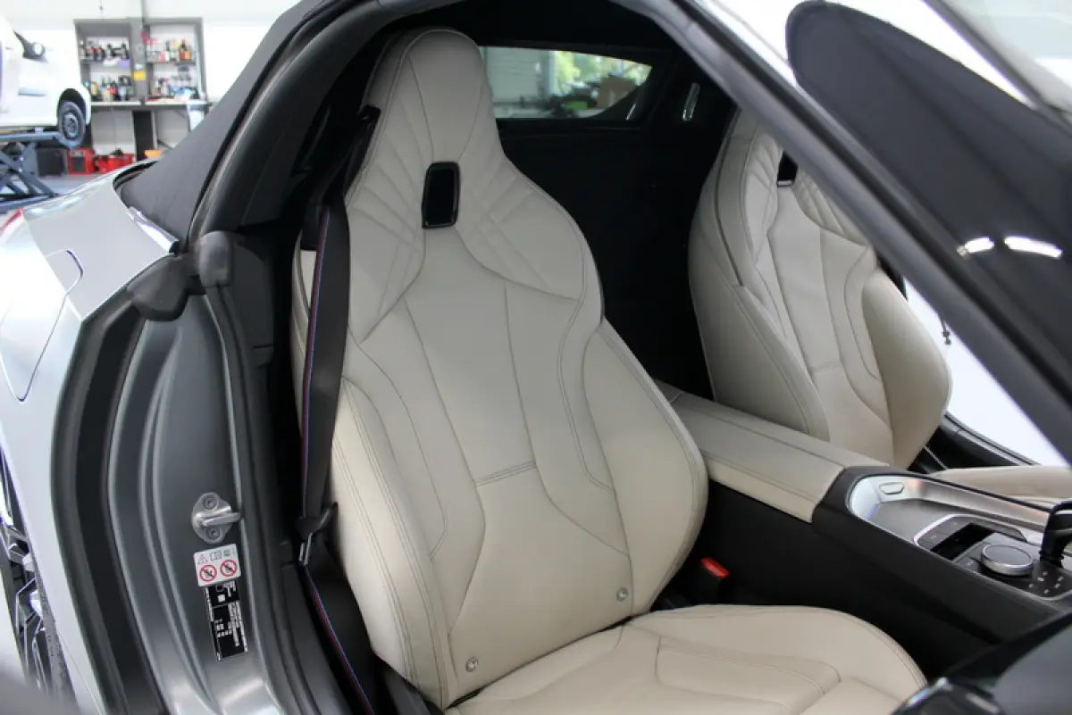 sDrive30i | 259PK | Mat Grijs (Frozen Grey II) | M-Sport | Nederlandse auto | Leder Elfenbeinweiss | HUD