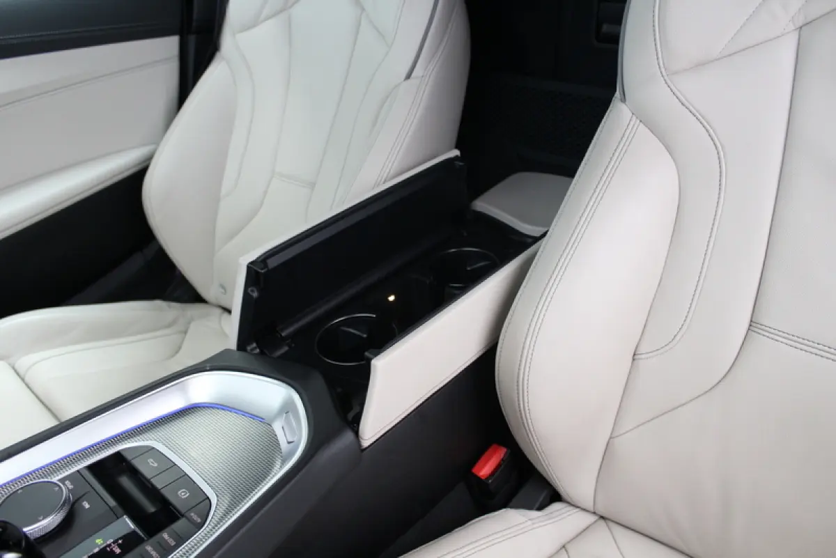 sDrive30i | 259PK | Mat Grijs (Frozen Grey II) | M-Sport | Nederlandse auto | Leder Elfenbeinweiss | HUD