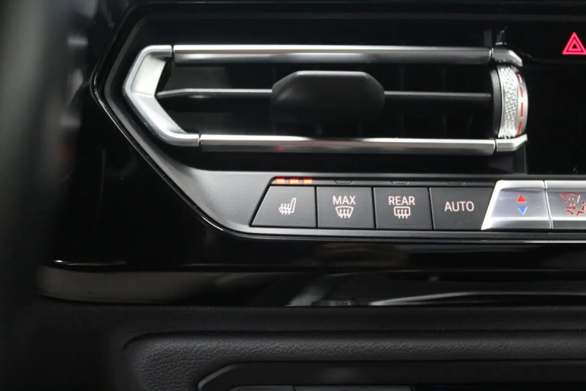 sDrive30i | 259PK | Mat Grijs (Frozen Grey II) | M-Sport | Nederlandse auto | Leder Elfenbeinweiss | HUD