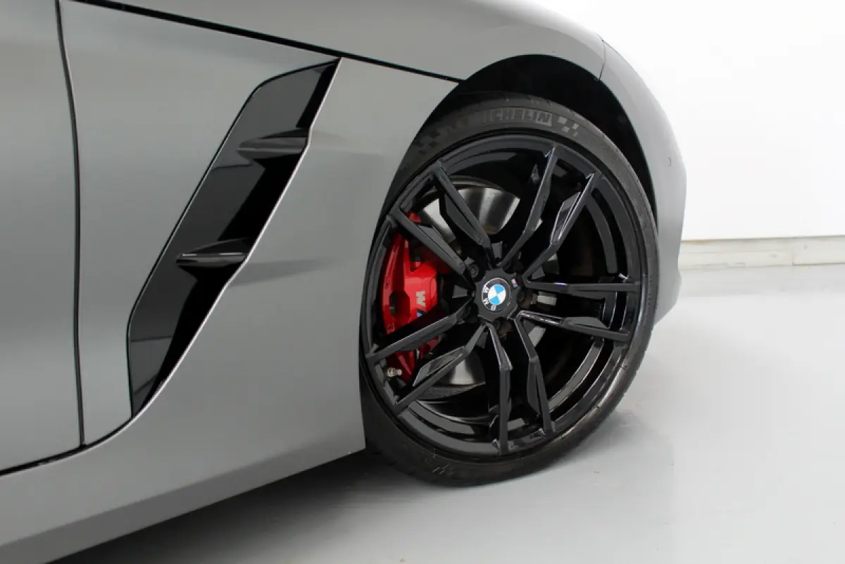 sDrive30i | 259PK | Mat Grijs (Frozen Grey II) | M-Sport | Nederlandse auto | Leder Elfenbeinweiss | HUD