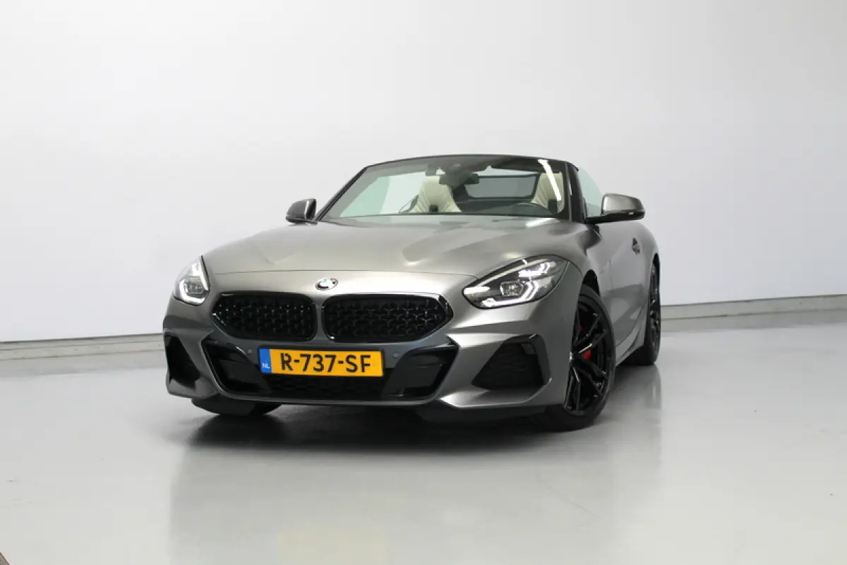 sDrive30i | 259PK | Mat Grijs (Frozen Grey II) | M-Sport | Nederlandse auto | Leder Elfenbeinweiss | HUD