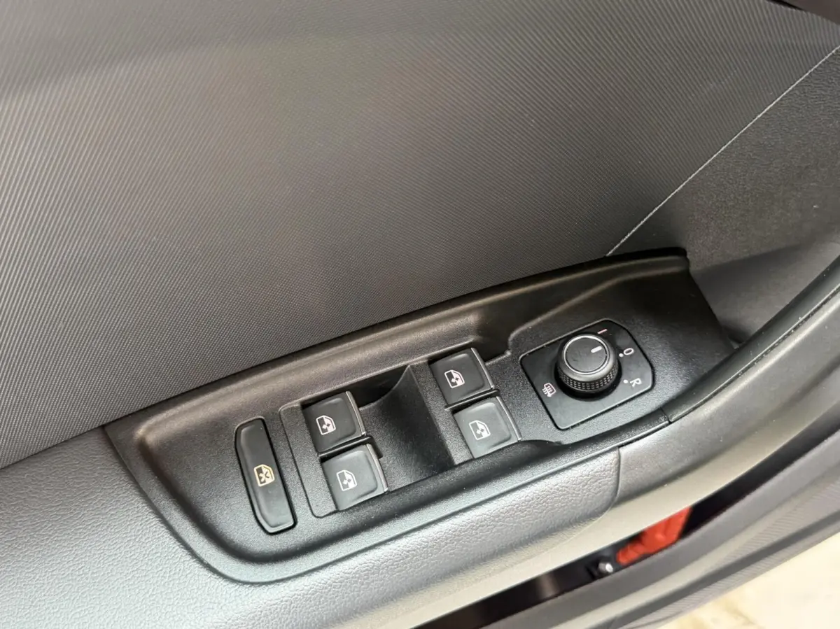 25 TFSI Pro Line Achteruitrijcamera | Apple CarPlay/Android Auto | Airconditioning | Cruise control | LED verlichting | Parkeersensoren voor en achter | Sportstoelen en stuurwiel | Voorstoel