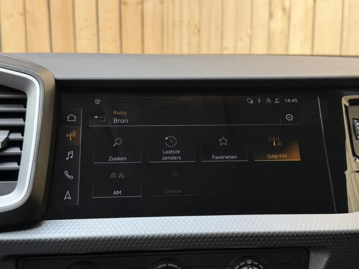 25 TFSI Pro Line Achteruitrijcamera | Apple CarPlay/Android Auto | Airconditioning | Cruise control | LED verlichting | Parkeersensoren voor en achter | Sportstoelen en stuurwiel | Voorstoel