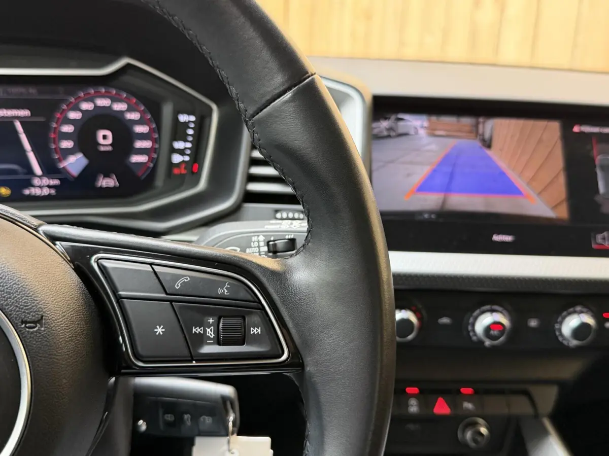 25 TFSI Pro Line Achteruitrijcamera | Apple CarPlay/Android Auto | Airconditioning | Cruise control | LED verlichting | Parkeersensoren voor en achter | Sportstoelen en stuurwiel | Voorstoel