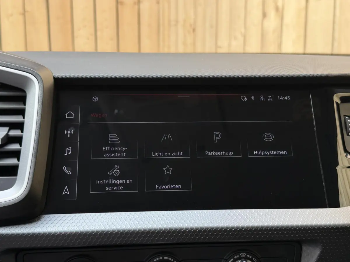 25 TFSI Pro Line Achteruitrijcamera | Apple CarPlay/Android Auto | Airconditioning | Cruise control | LED verlichting | Parkeersensoren voor en achter | Sportstoelen en stuurwiel | Voorstoel