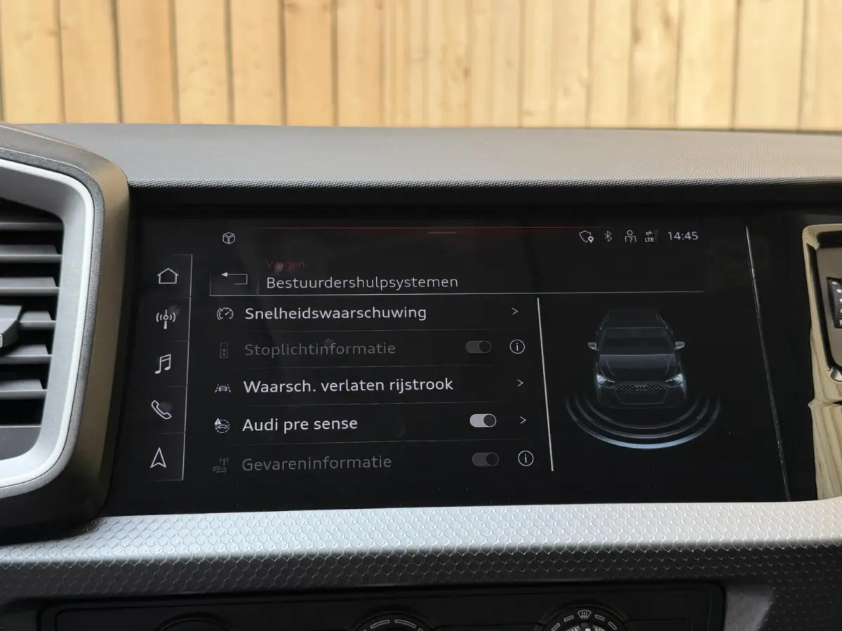 25 TFSI Pro Line Achteruitrijcamera | Apple CarPlay/Android Auto | Airconditioning | Cruise control | LED verlichting | Parkeersensoren voor en achter | Sportstoelen en stuurwiel | Voorstoel