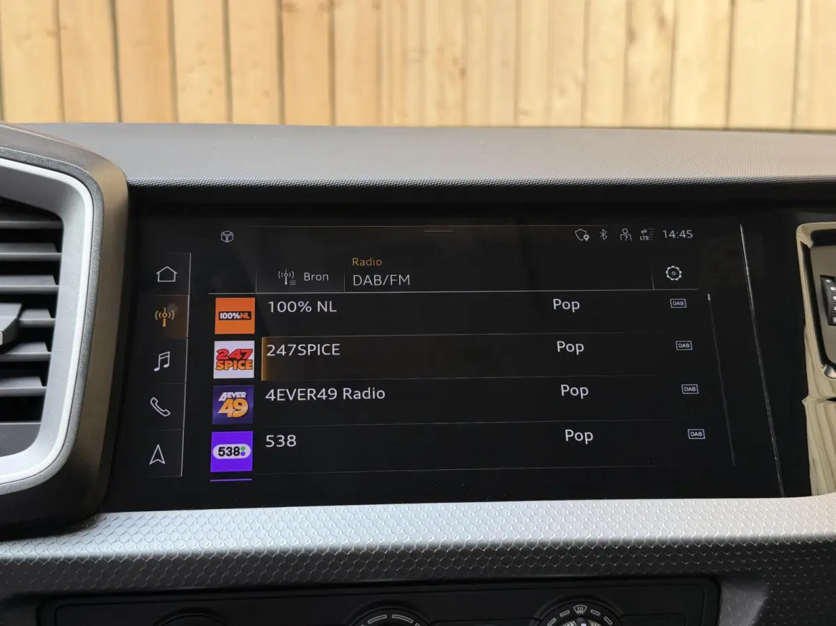 25 TFSI Pro Line Achteruitrijcamera | Apple CarPlay/Android Auto | Airconditioning | Cruise control | LED verlichting | Parkeersensoren voor en achter | Sportstoelen en stuurwiel | Voorstoel