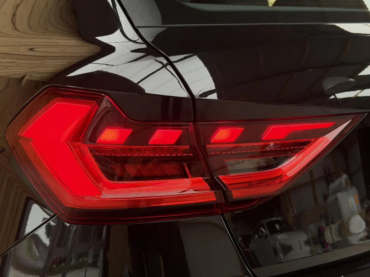 25 TFSI Pro Line Achteruitrijcamera | Apple CarPlay/Android Auto | Airconditioning | Cruise control | LED verlichting | Parkeersensoren voor en achter | Sportstoelen en stuurwiel | Voorstoel