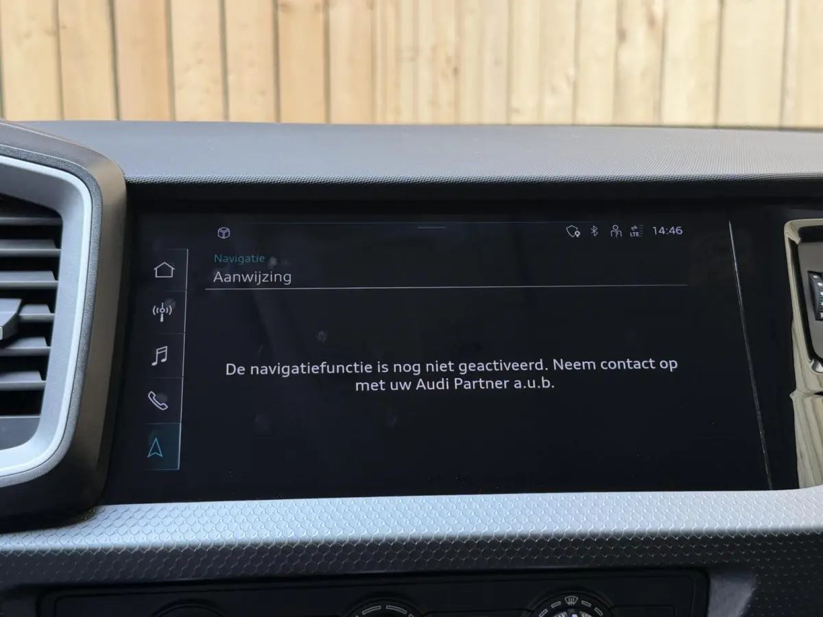 25 TFSI Pro Line Achteruitrijcamera | Apple CarPlay/Android Auto | Airconditioning | Cruise control | LED verlichting | Parkeersensoren voor en achter | Sportstoelen en stuurwiel | Voorstoel