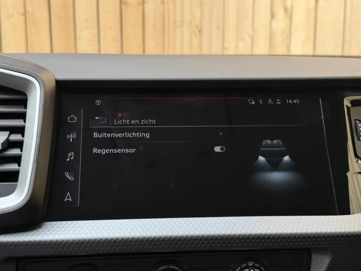 25 TFSI Pro Line Achteruitrijcamera | Apple CarPlay/Android Auto | Airconditioning | Cruise control | LED verlichting | Parkeersensoren voor en achter | Sportstoelen en stuurwiel | Voorstoel