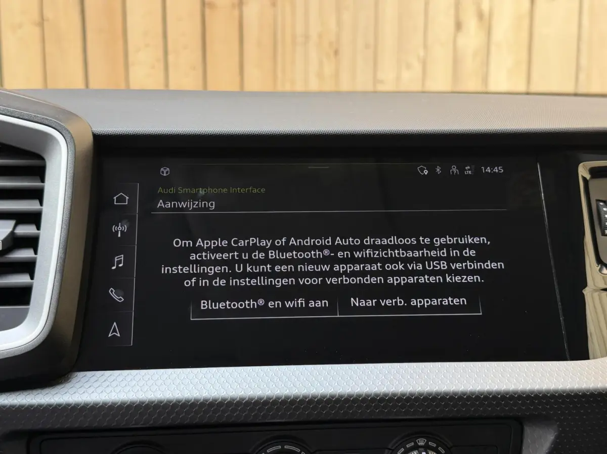 25 TFSI Pro Line Achteruitrijcamera | Apple CarPlay/Android Auto | Airconditioning | Cruise control | LED verlichting | Parkeersensoren voor en achter | Sportstoelen en stuurwiel | Voorstoel