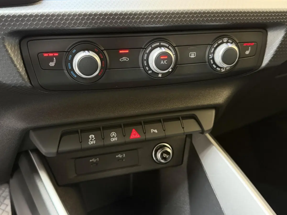 25 TFSI Pro Line Achteruitrijcamera | Apple CarPlay/Android Auto | Airconditioning | Cruise control | LED verlichting | Parkeersensoren voor en achter | Sportstoelen en stuurwiel | Voorstoel
