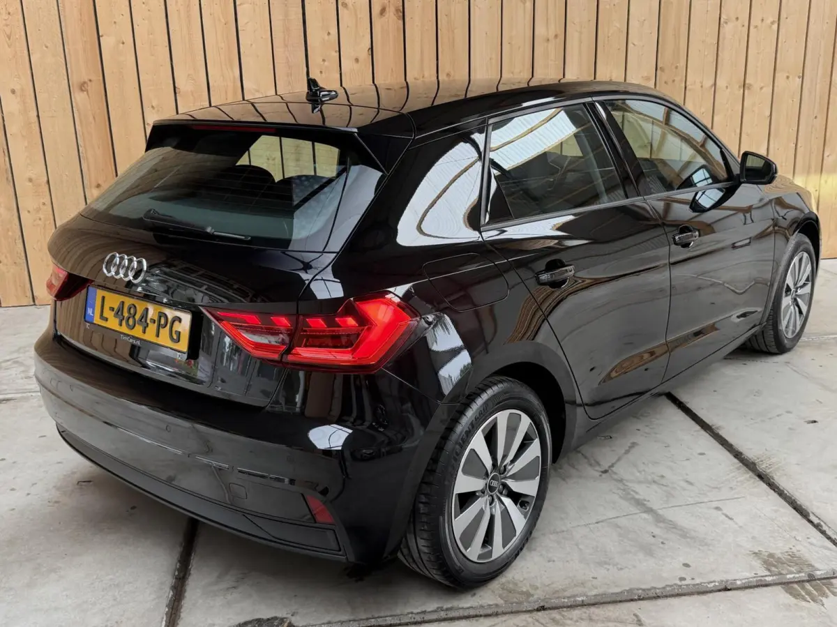 25 TFSI Pro Line Achteruitrijcamera | Apple CarPlay/Android Auto | Airconditioning | Cruise control | LED verlichting | Parkeersensoren voor en achter | Sportstoelen en stuurwiel | Voorstoel