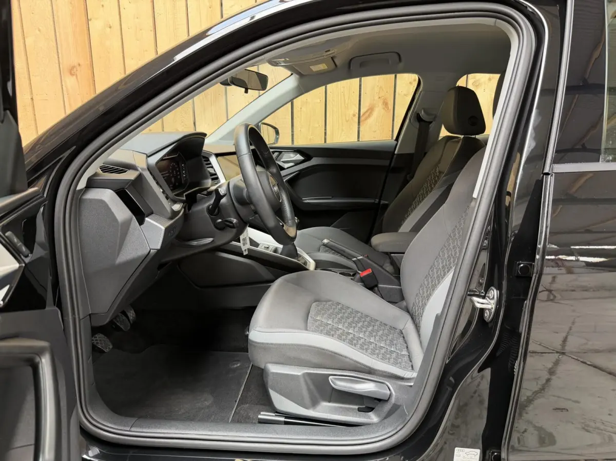 25 TFSI Pro Line Achteruitrijcamera | Apple CarPlay/Android Auto | Airconditioning | Cruise control | LED verlichting | Parkeersensoren voor en achter | Sportstoelen en stuurwiel | Voorstoel