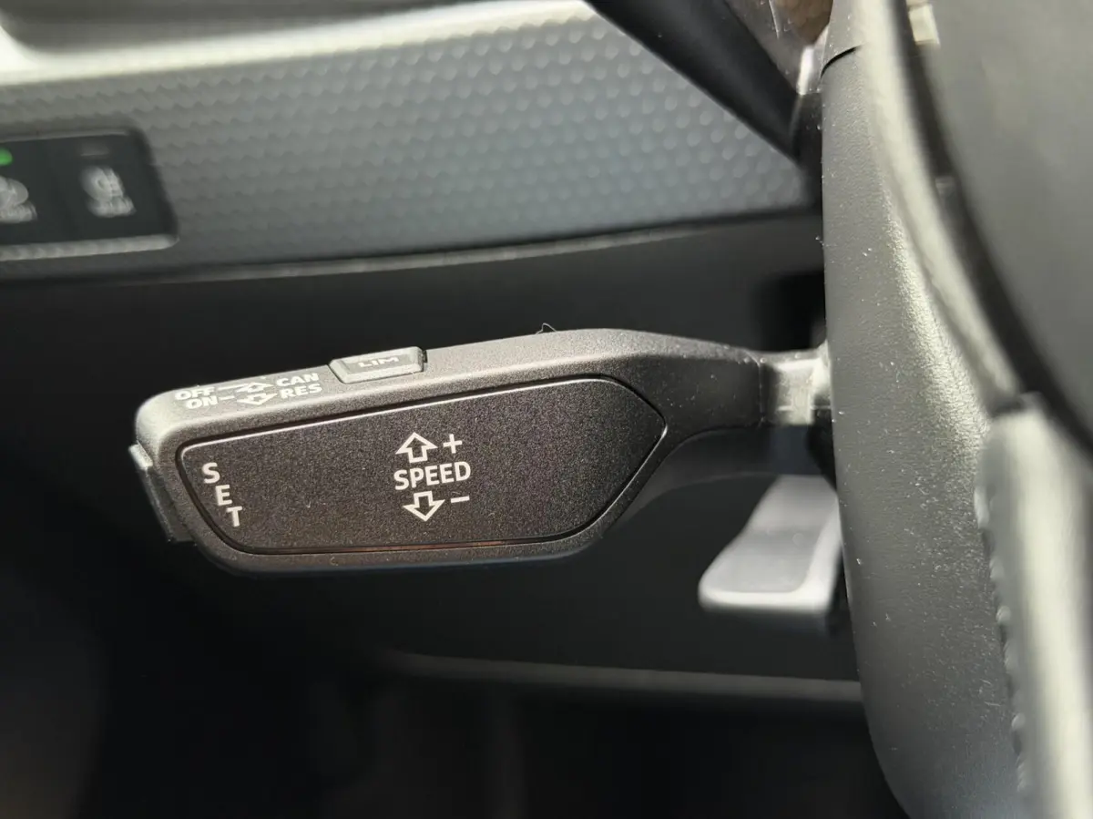 25 TFSI Pro Line Achteruitrijcamera | Apple CarPlay/Android Auto | Airconditioning | Cruise control | LED verlichting | Parkeersensoren voor en achter | Sportstoelen en stuurwiel | Voorstoel