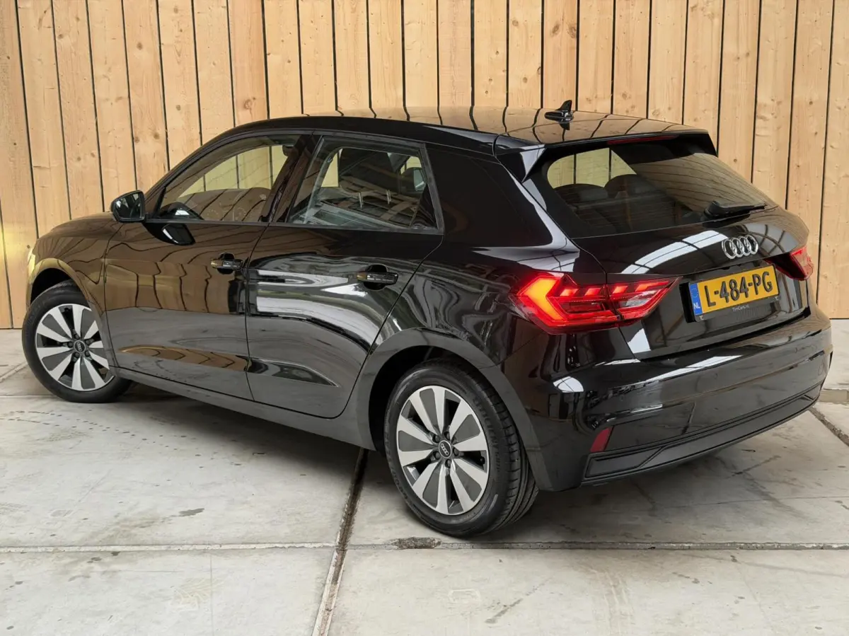 25 TFSI Pro Line Achteruitrijcamera | Apple CarPlay/Android Auto | Airconditioning | Cruise control | LED verlichting | Parkeersensoren voor en achter | Sportstoelen en stuurwiel | Voorstoel