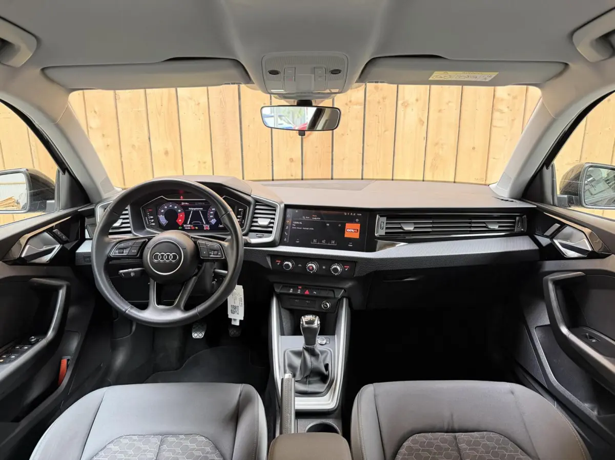 25 TFSI Pro Line Achteruitrijcamera | Apple CarPlay/Android Auto | Airconditioning | Cruise control | LED verlichting | Parkeersensoren voor en achter | Sportstoelen en stuurwiel | Voorstoel