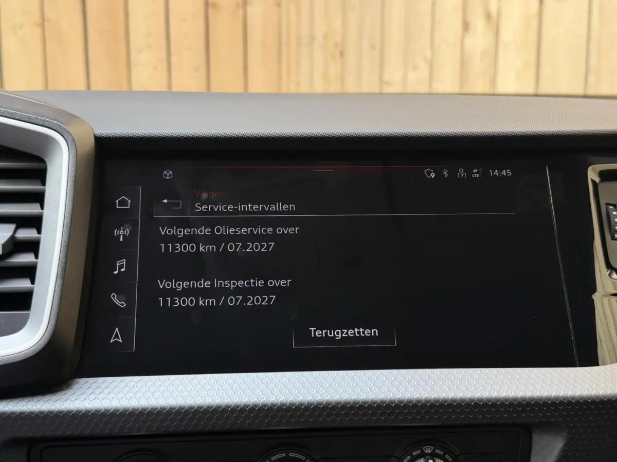 25 TFSI Pro Line Achteruitrijcamera | Apple CarPlay/Android Auto | Airconditioning | Cruise control | LED verlichting | Parkeersensoren voor en achter | Sportstoelen en stuurwiel | Voorstoel