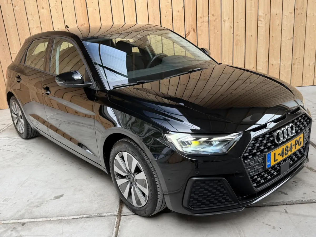 25 TFSI Pro Line Achteruitrijcamera | Apple CarPlay/Android Auto | Airconditioning | Cruise control | LED verlichting | Parkeersensoren voor en achter | Sportstoelen en stuurwiel | Voorstoel
