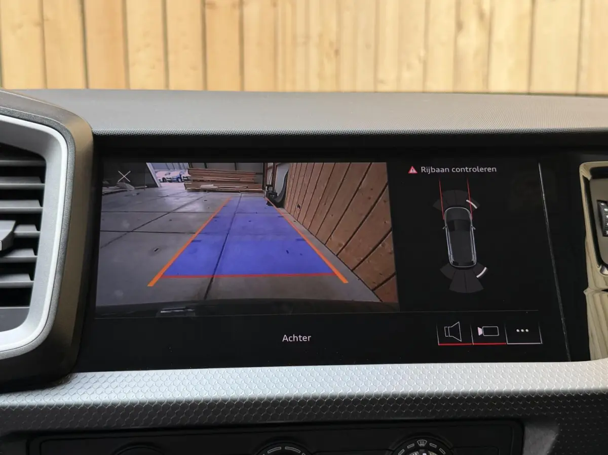 25 TFSI Pro Line Achteruitrijcamera | Apple CarPlay/Android Auto | Airconditioning | Cruise control | LED verlichting | Parkeersensoren voor en achter | Sportstoelen en stuurwiel | Voorstoel
