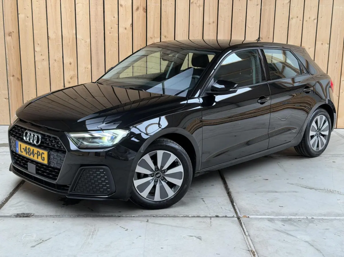 25 TFSI Pro Line Achteruitrijcamera | Apple CarPlay/Android Auto | Airconditioning | Cruise control | LED verlichting | Parkeersensoren voor en achter | Sportstoelen en stuurwiel | Voorstoel