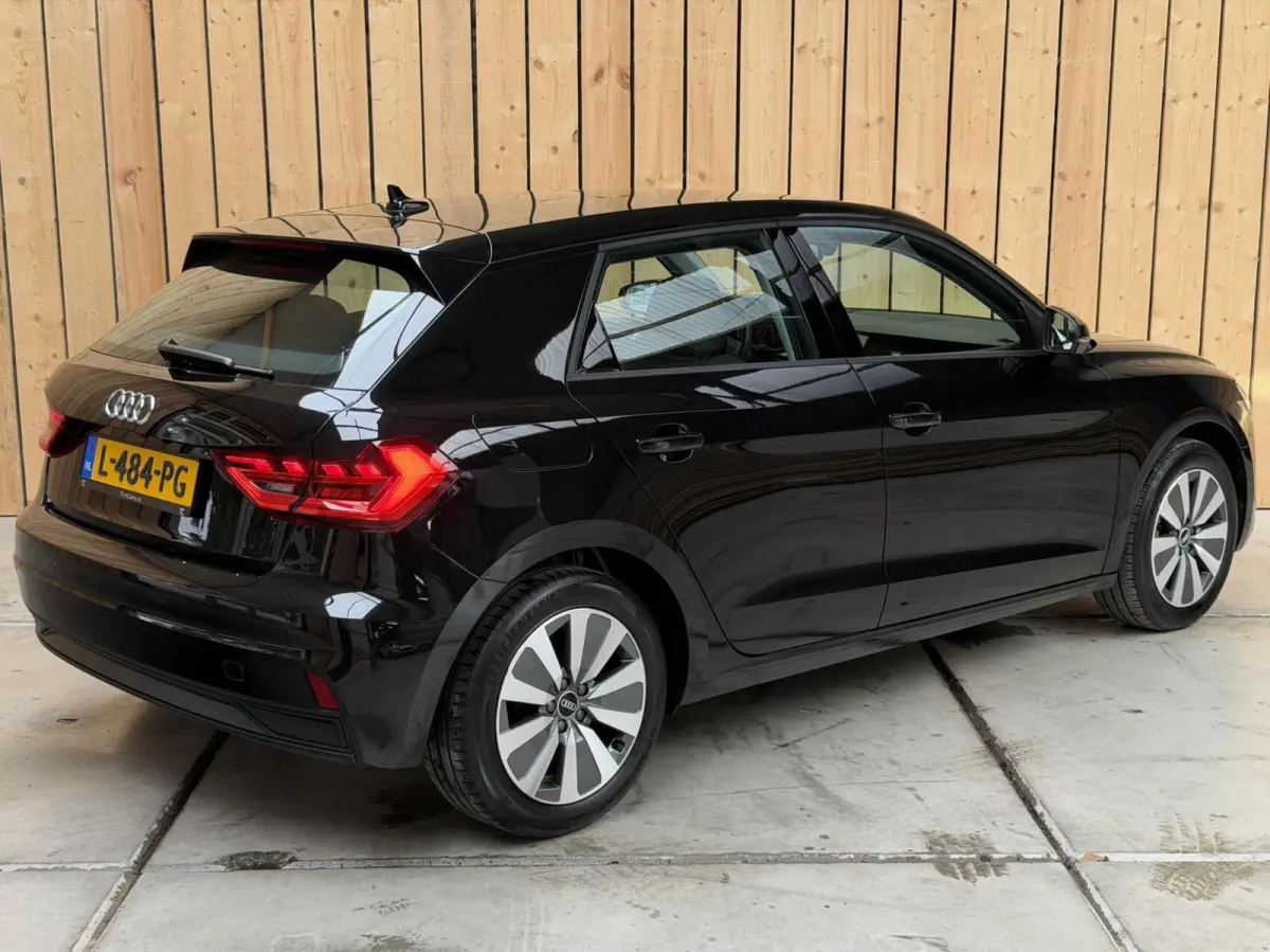 25 TFSI Pro Line Achteruitrijcamera | Apple CarPlay/Android Auto | Airconditioning | Cruise control | LED verlichting | Parkeersensoren voor en achter | Sportstoelen en stuurwiel | Voorstoel