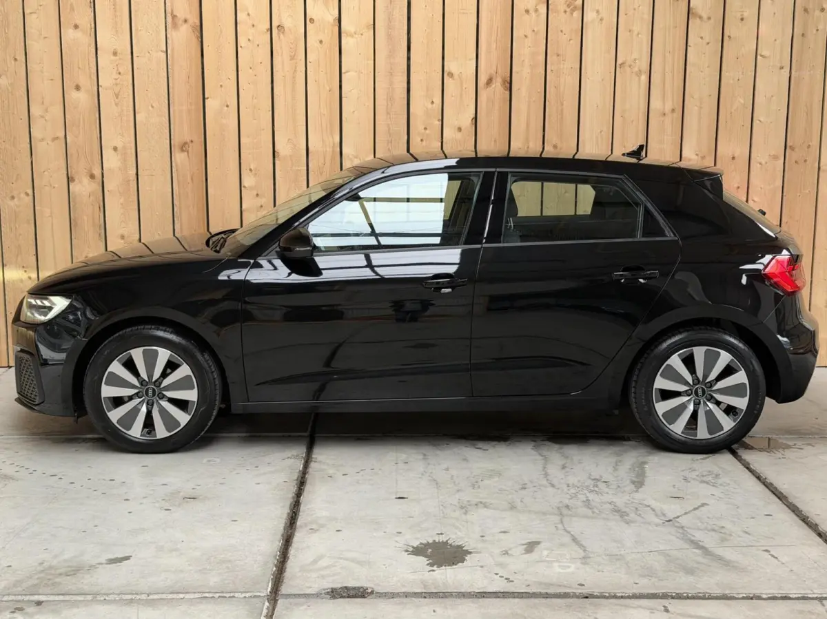 25 TFSI Pro Line Achteruitrijcamera | Apple CarPlay/Android Auto | Airconditioning | Cruise control | LED verlichting | Parkeersensoren voor en achter | Sportstoelen en stuurwiel | Voorstoel