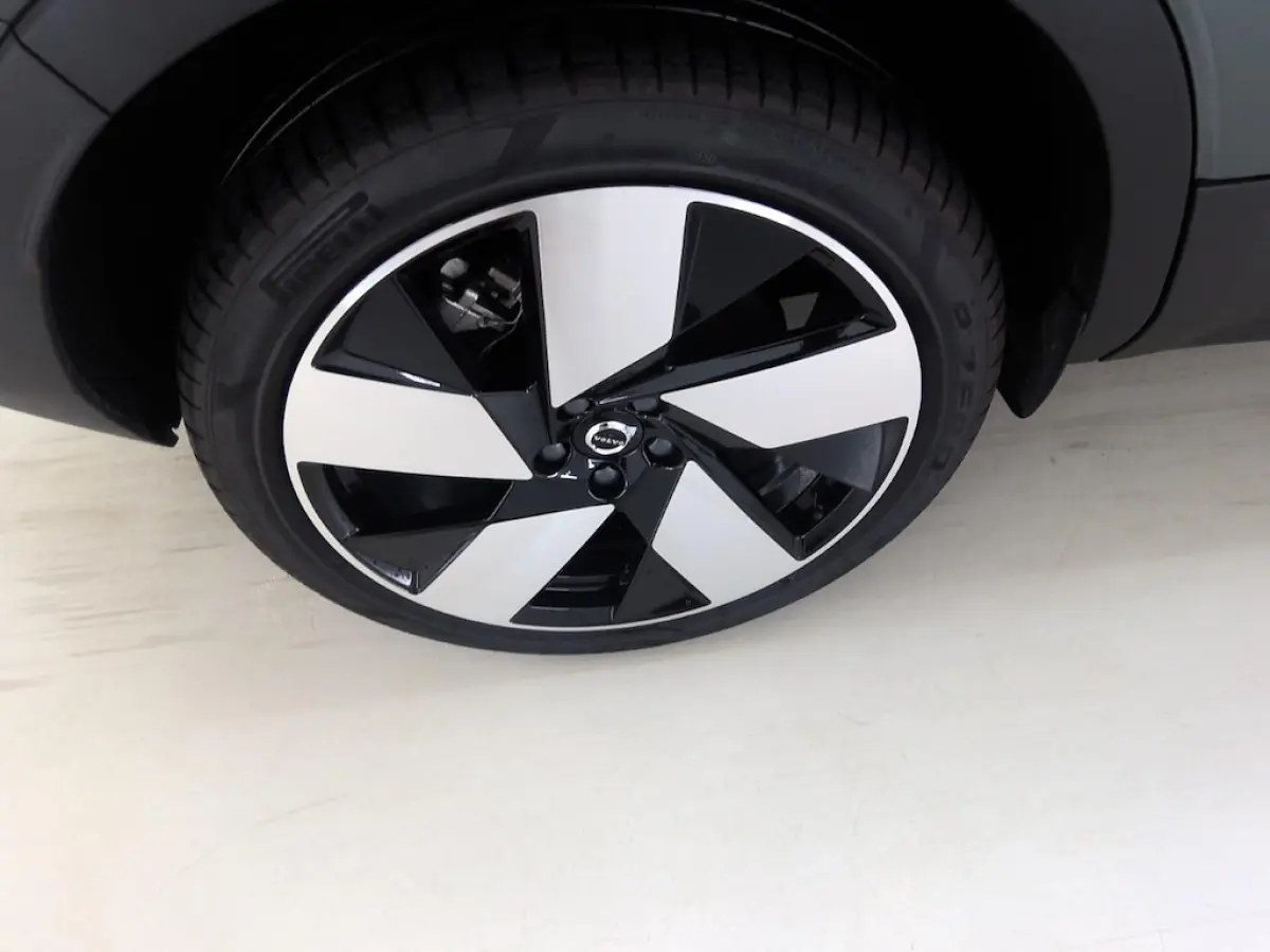 Single Motor Extended Range Ultra Europa 82 kWh 20" | Panodak | Nubuck bekleding | Trekhaak wegklapbaar