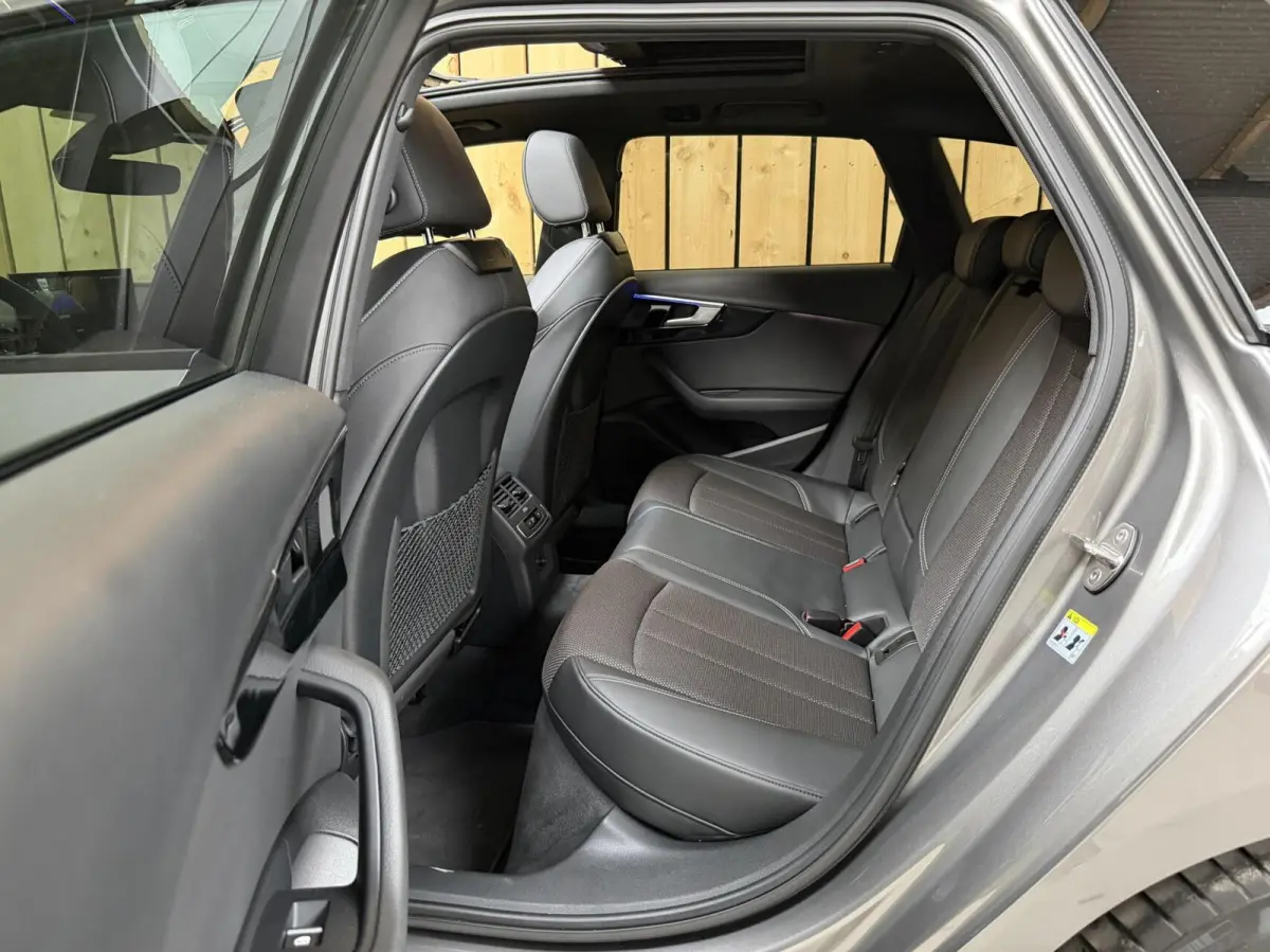 35 TFSI S edition Automaat | Achteruitrijcamera | Apple CarPlay/Android Auto | Cruise & climate control | Elektrisch glazen panorama-dak | Getint glas | Parkeersensoren voor en achter | Spor