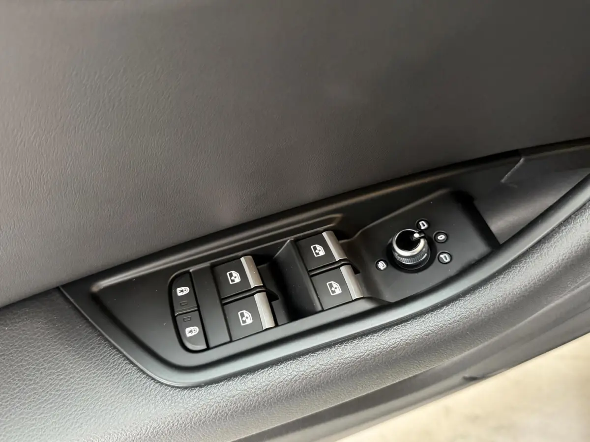 35 TFSI S edition Automaat | Achteruitrijcamera | Apple CarPlay/Android Auto | Cruise & climate control | Elektrisch glazen panorama-dak | Getint glas | Parkeersensoren voor en achter | Spor