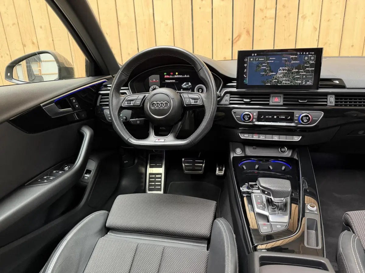 35 TFSI S edition Automaat | Achteruitrijcamera | Apple CarPlay/Android Auto | Cruise & climate control | Elektrisch glazen panorama-dak | Getint glas | Parkeersensoren voor en achter | Spor
