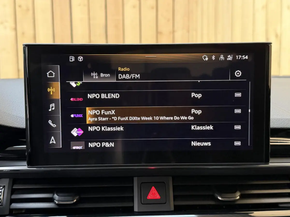 35 TFSI S edition Automaat | Achteruitrijcamera | Apple CarPlay/Android Auto | Cruise & climate control | Elektrisch glazen panorama-dak | Getint glas | Parkeersensoren voor en achter | Spor