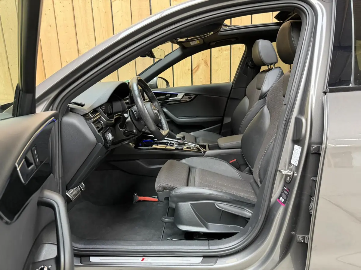 35 TFSI S edition Automaat | Achteruitrijcamera | Apple CarPlay/Android Auto | Cruise & climate control | Elektrisch glazen panorama-dak | Getint glas | Parkeersensoren voor en achter | Spor