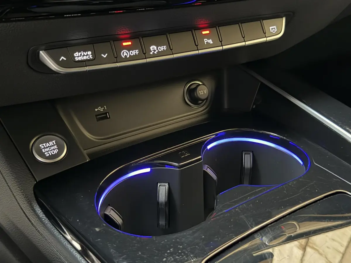 35 TFSI S edition Automaat | Achteruitrijcamera | Apple CarPlay/Android Auto | Cruise & climate control | Elektrisch glazen panorama-dak | Getint glas | Parkeersensoren voor en achter | Spor