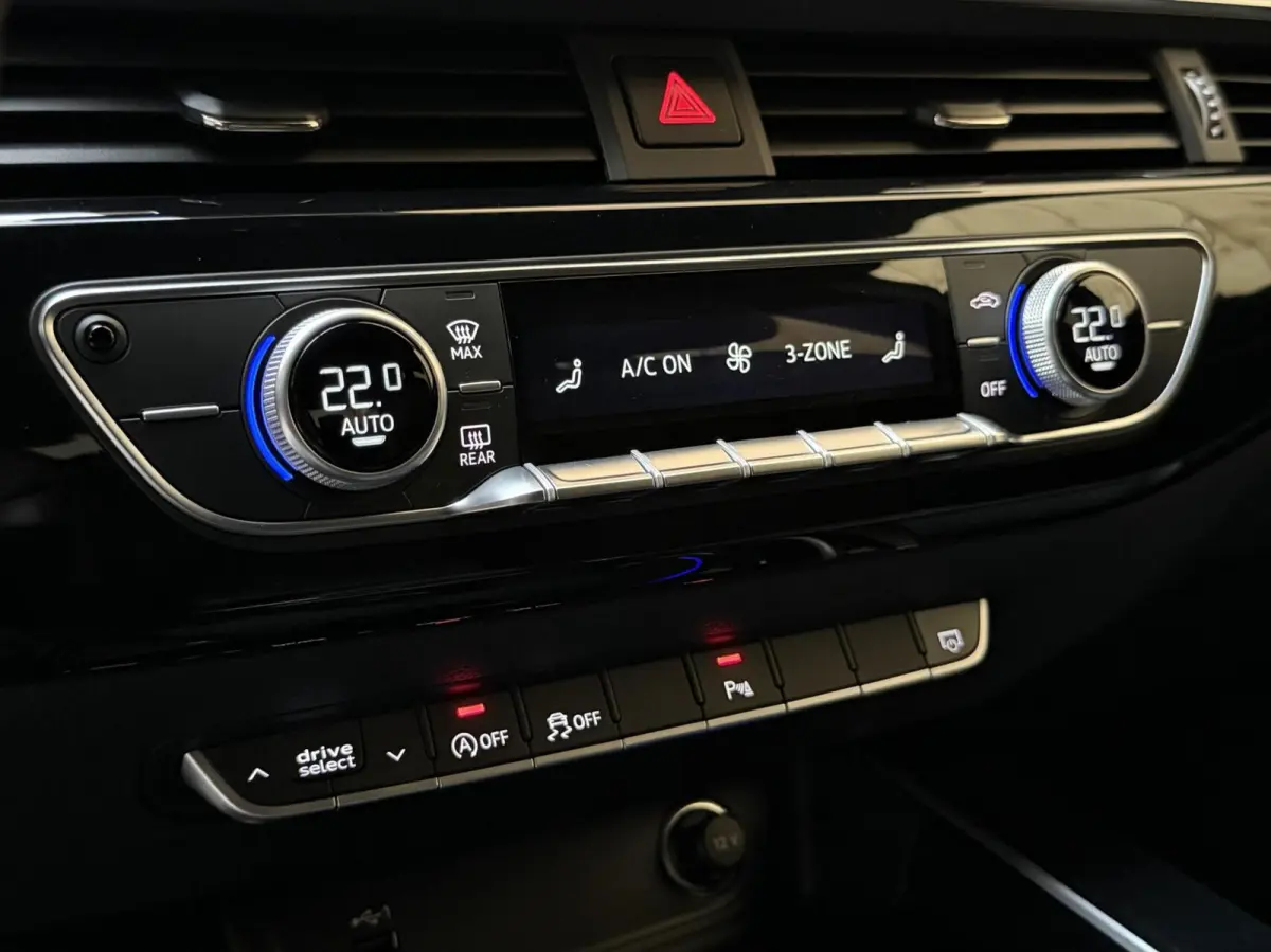 35 TFSI S edition Automaat | Achteruitrijcamera | Apple CarPlay/Android Auto | Cruise & climate control | Elektrisch glazen panorama-dak | Getint glas | Parkeersensoren voor en achter | Spor