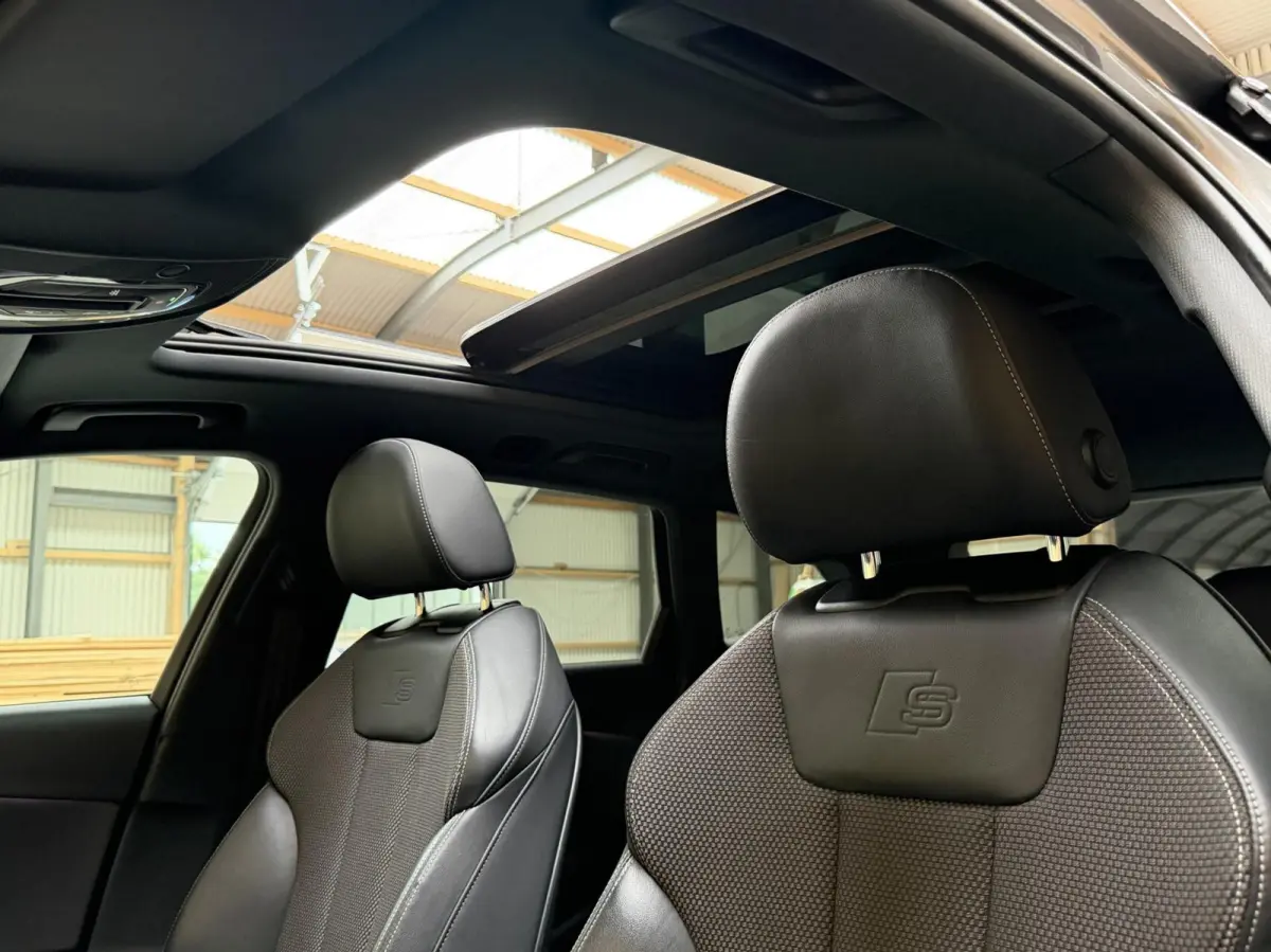 35 TFSI S edition Automaat | Achteruitrijcamera | Apple CarPlay/Android Auto | Cruise & climate control | Elektrisch glazen panorama-dak | Getint glas | Parkeersensoren voor en achter | Spor
