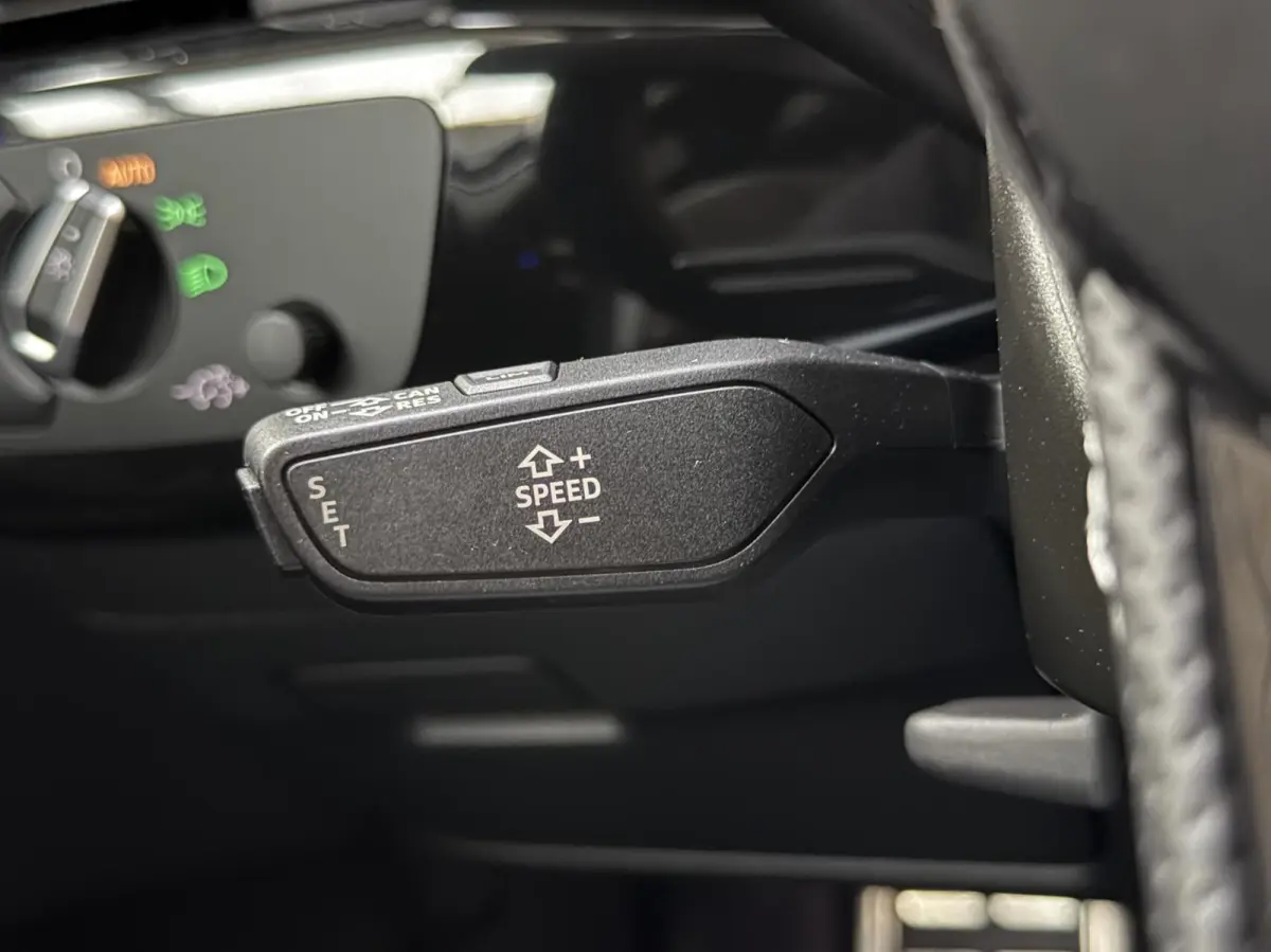 35 TFSI S edition Automaat | Achteruitrijcamera | Apple CarPlay/Android Auto | Cruise & climate control | Elektrisch glazen panorama-dak | Getint glas | Parkeersensoren voor en achter | Spor
