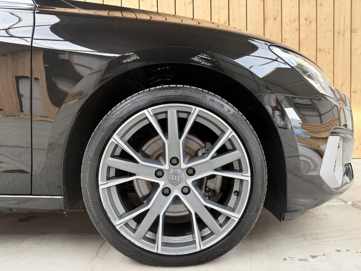 30 TFSI Business edition Automaat | Apple CarPlay/Android Auto | Cruise & climate control | Getint glas | LED matrix koplampen | Lichtmetalen velgen | Navigatiesysteem | Sportvelgen | Parkee