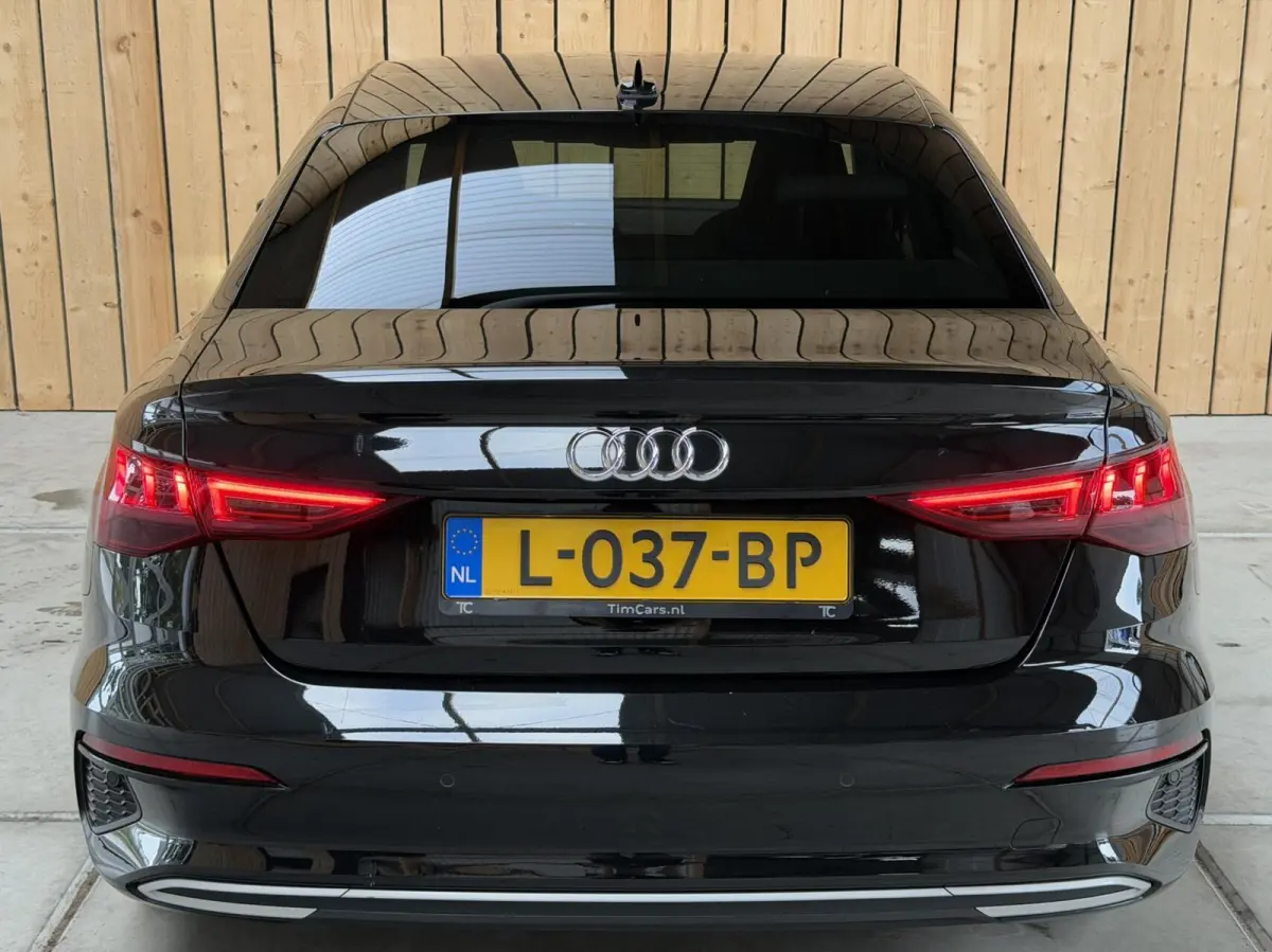 30 TFSI Business edition Automaat | Apple CarPlay/Android Auto | Cruise & climate control | Getint glas | LED matrix koplampen | Lichtmetalen velgen | Navigatiesysteem | Sportvelgen | Parkee
