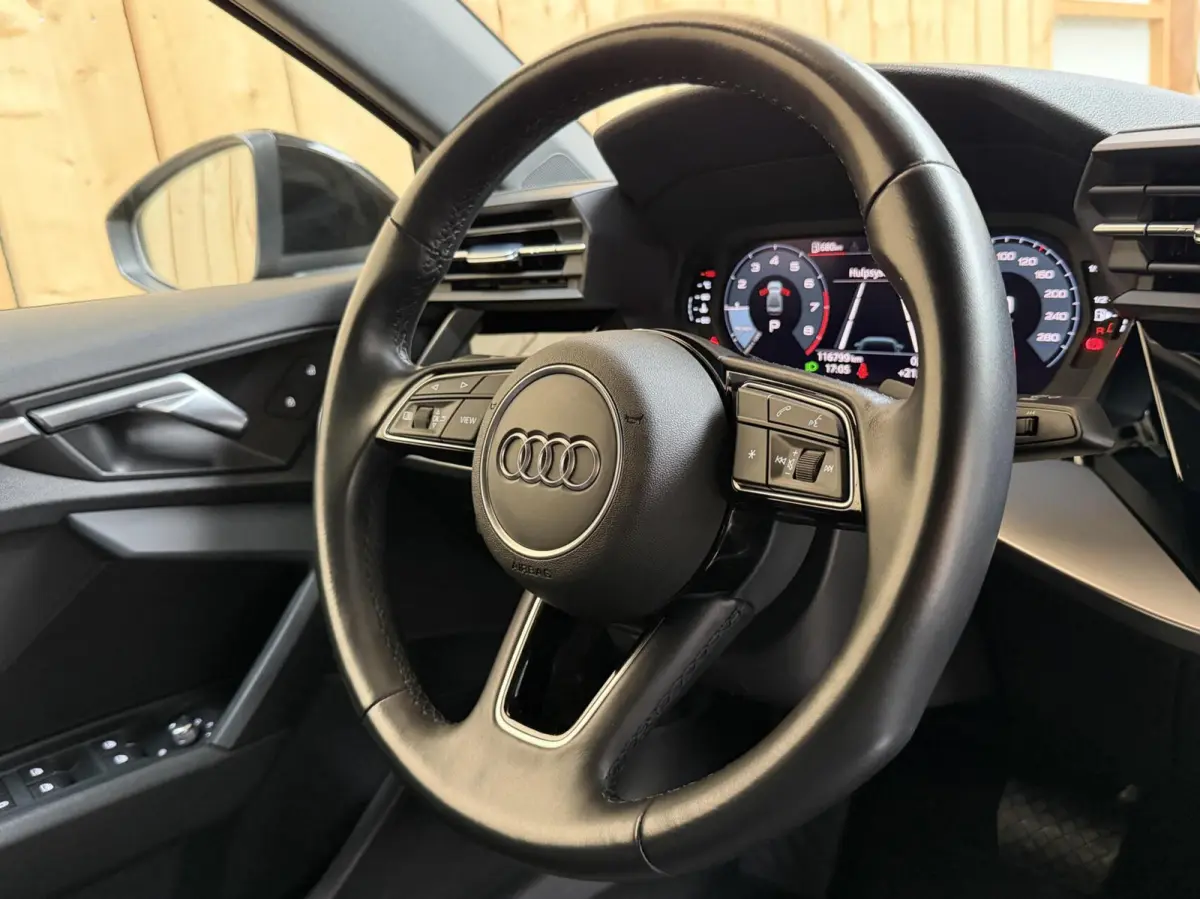 30 TFSI Business edition Automaat | Apple CarPlay/Android Auto | Cruise & climate control | Getint glas | LED matrix koplampen | Lichtmetalen velgen | Navigatiesysteem | Sportvelgen | Parkee