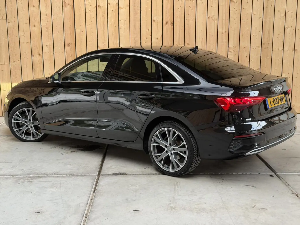 30 TFSI Business edition Automaat | Apple CarPlay/Android Auto | Cruise & climate control | Getint glas | LED matrix koplampen | Lichtmetalen velgen | Navigatiesysteem | Sportvelgen | Parkee