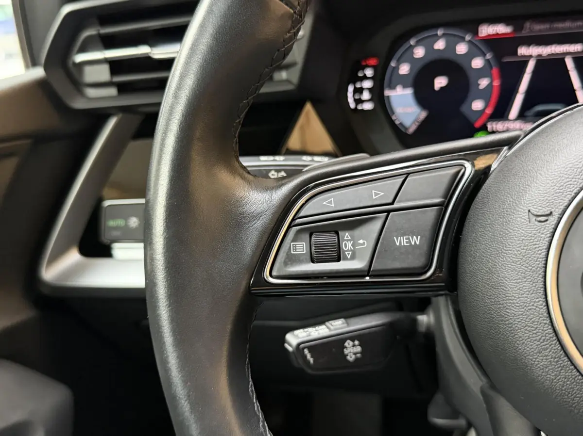 30 TFSI Business edition Automaat | Apple CarPlay/Android Auto | Cruise & climate control | Getint glas | LED matrix koplampen | Lichtmetalen velgen | Navigatiesysteem | Sportvelgen | Parkee