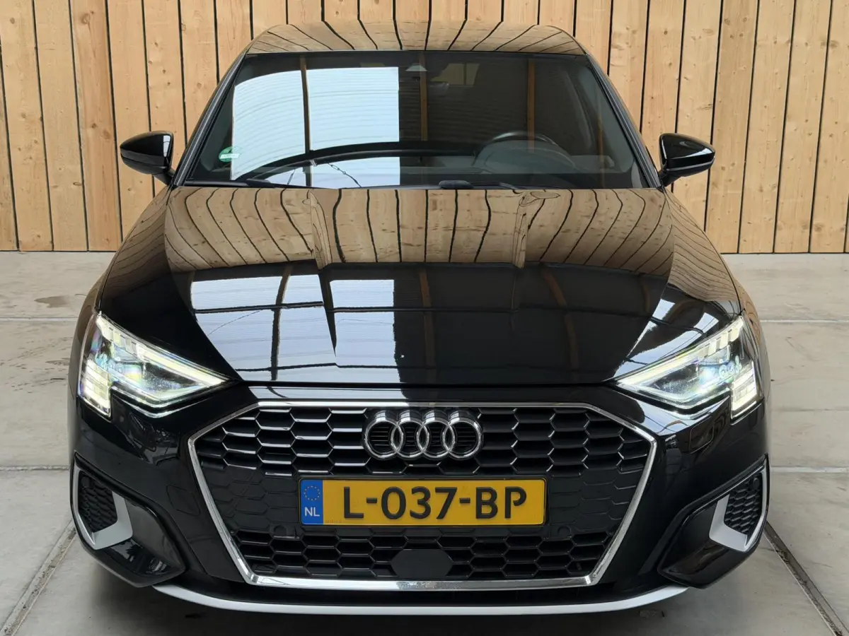 30 TFSI Business edition Automaat | Apple CarPlay/Android Auto | Cruise & climate control | Getint glas | LED matrix koplampen | Lichtmetalen velgen | Navigatiesysteem | Sportvelgen | Parkee